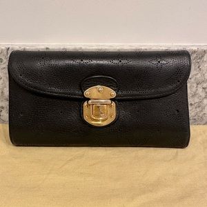 LOUIS VUITTON AMELIA WALLET IN BLACK MAHINA LEATHER